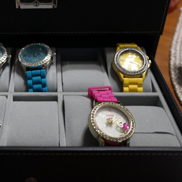 BRAND NEW GENIVA SILCONE YELLOW WATCH  Fun! - Picture 4 of 4